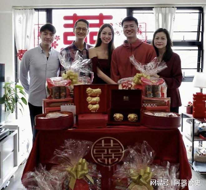 结婚！各种金器摆满桌子老公样貌曝光新葡京娱乐28岁TVB长腿女神宣布(图2)